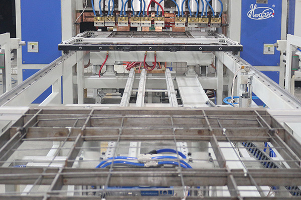 Hwashi Full Automatic Steel Wire Mesh Condenser Copper Buddy Tube and Multi-Point Spot Welding Machine (Хваши полный автоматический стальной проволочный конденсатор) Медная трубка и многоточечная сварочная машина