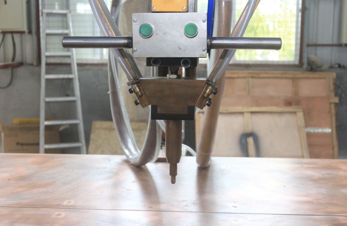 Станок для точечной сварки с интеллектуальным контроллером с сенсорным экраном для прецизионной гибки и толщиной сварки 3,0+3,0 мм