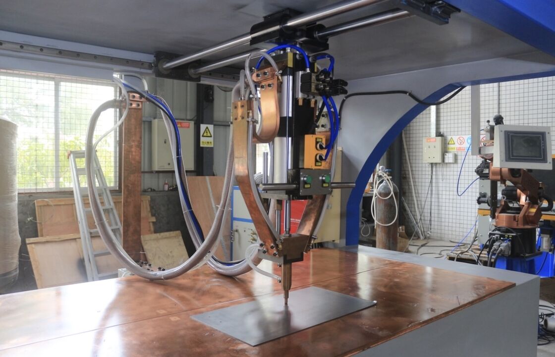 Станок для точечной сварки с интеллектуальным контроллером с сенсорным экраном для прецизионной гибки и толщиной сварки 3,0+3,0 мм