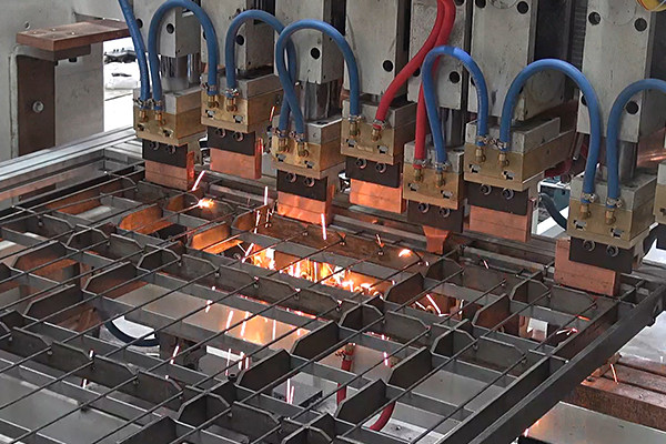 2-10 Сварная точка Сварщик сетки для индивидуального и долговечного решения сварки 1