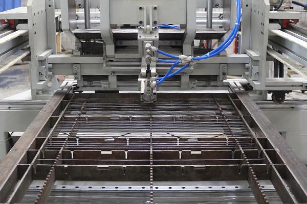 Линия по производству конденсаторов для проволочных труб холодильников, сварочный и гибочный станок 8