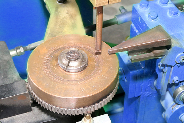 Оборудование для сварки автомобильных замков Hwashi Надежная сварка для безопасных замков автомобилей 4